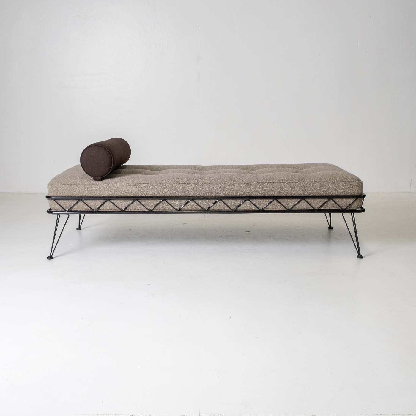 Arielle Daybed By Wim Rietveld For Auping With Black Frame And New Instyle Boucle Upholstery, 1956, The Netherlands 44