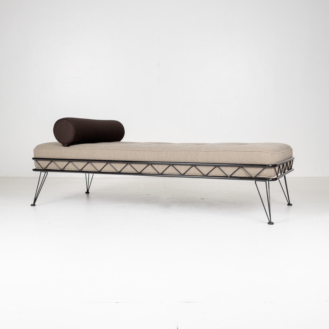 Arielle Daybed By Wim Rietveld For Auping With Black Frame And New Instyle Boucle Upholstery, 1956, The Netherlands 49